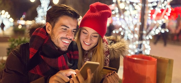 Couple Shopping During the Holidays_GettyImages_980x450